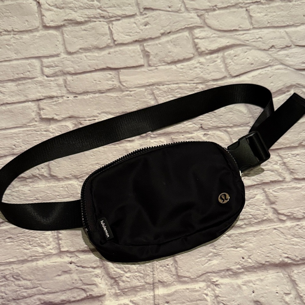 lululemon athletica Black belt Bag crossbody bag
